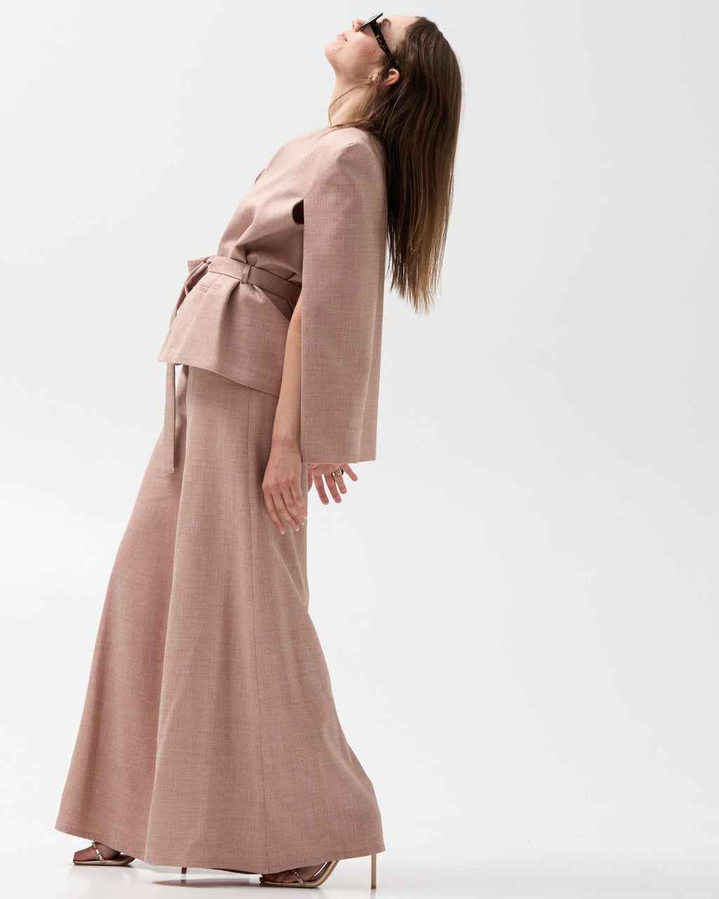 Szerokie spodnie “Crème de Champagne Rosé” z nogawką rozszerzającą się ku dołowi