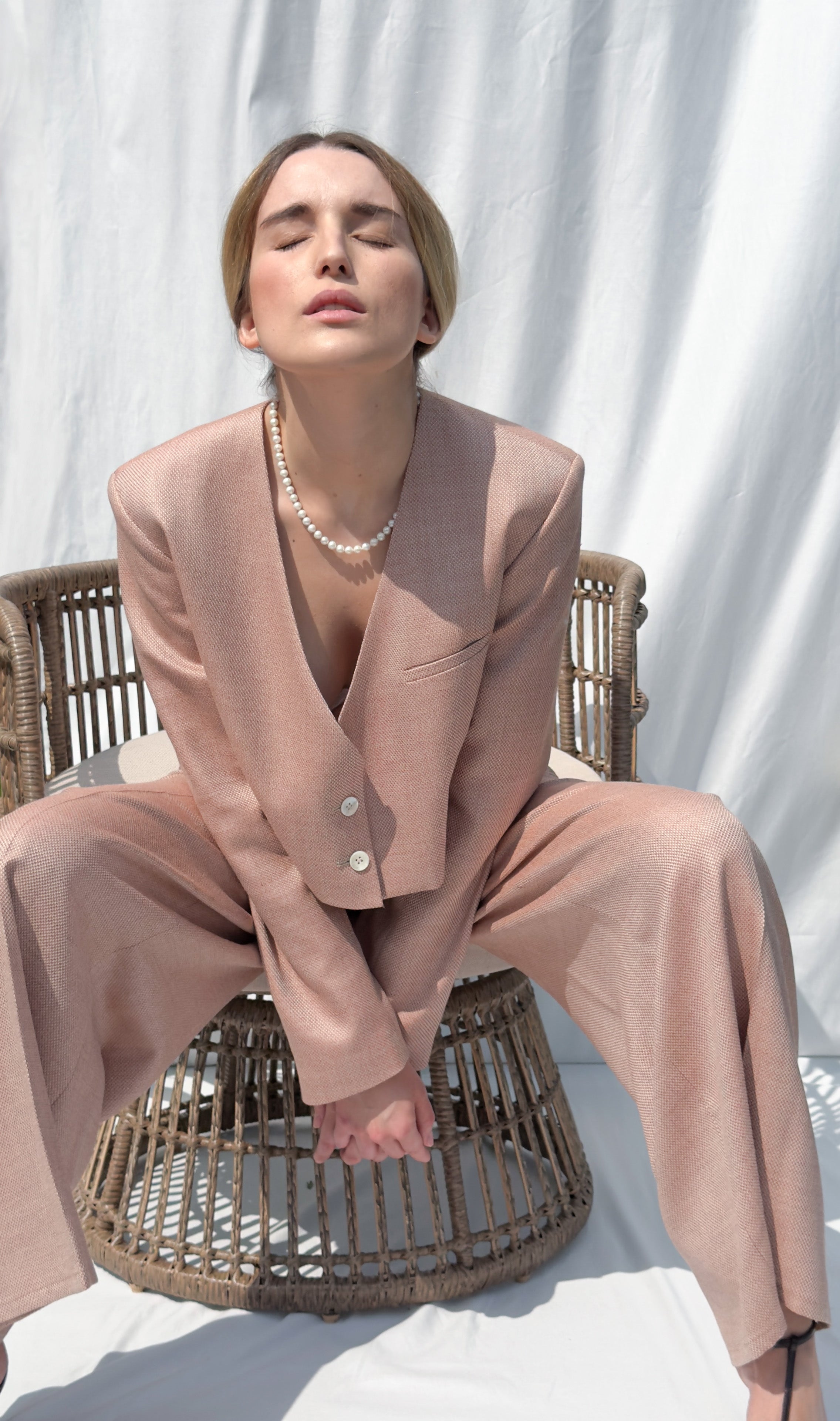 Szerokie spodnie “Crème de Champagne Rosé” z dwoma zakładkami