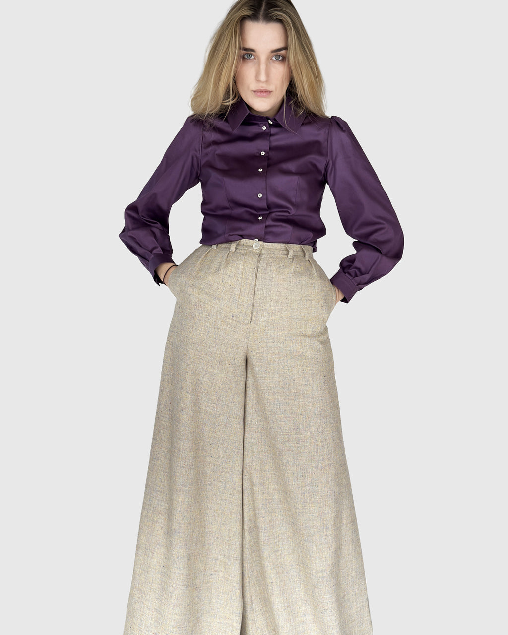 Szerokie spodnie “Crème d’Amande” z nogawką rozszerzającą się ku dołowi - 100% włoska wełna