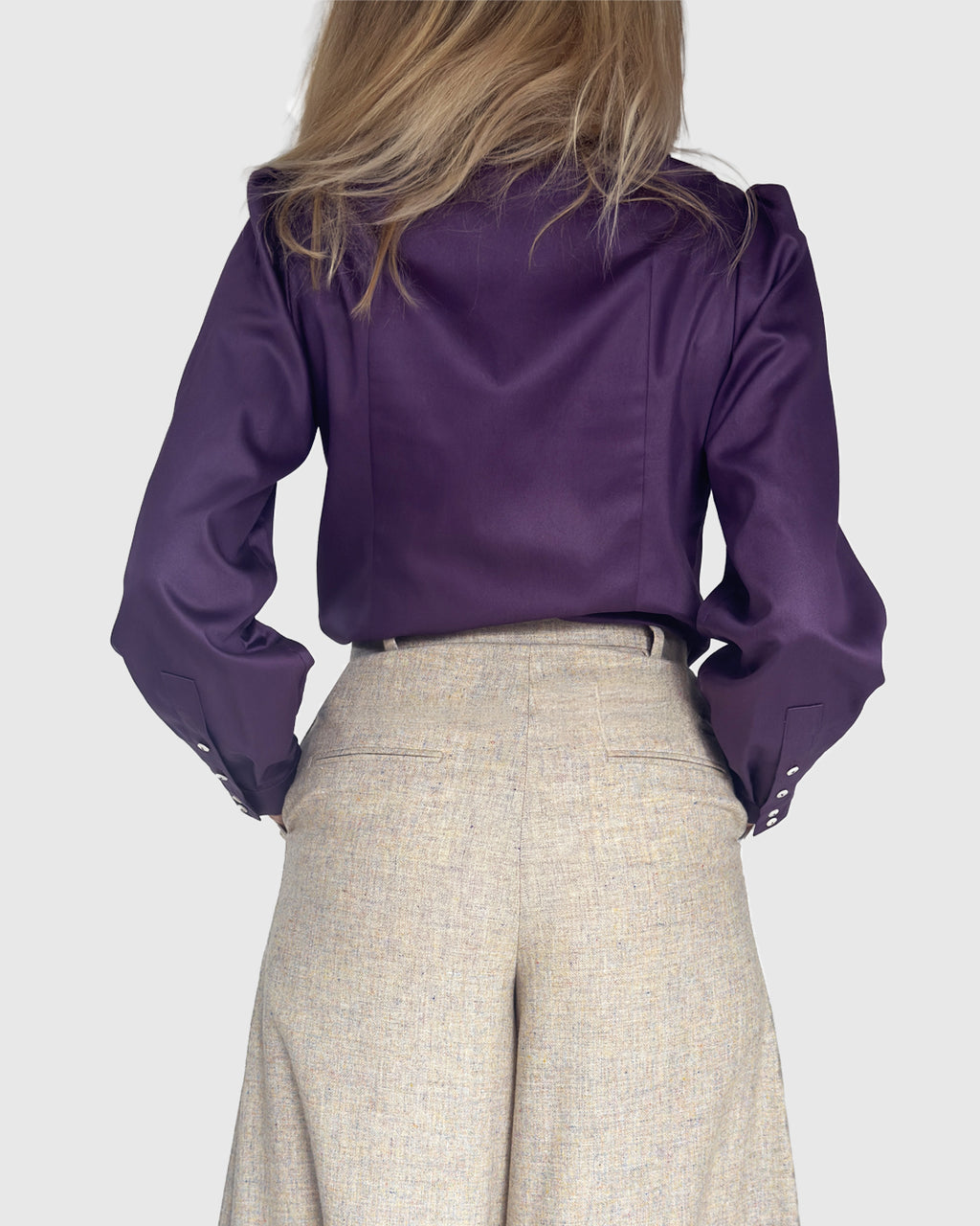 Szerokie spodnie “Crème d’Amande” z nogawką rozszerzającą się ku dołowi - 100% włoska wełna