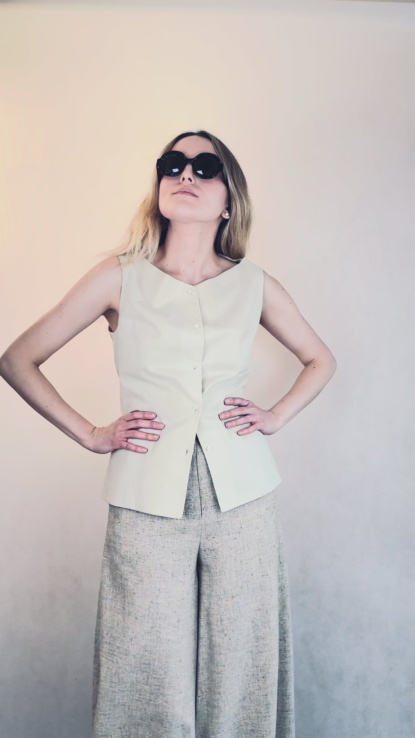 Taliowany top koszulowy „Beige Form”- 100% włoska bawełna